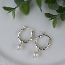 Charger l'image dans la galerie, Boucles d'oreilles torsades perlées